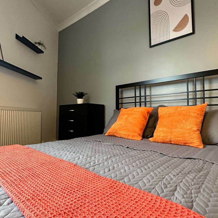 💡 All-Inclusive Double Room | in Rotherham Room 6 - Photo 1
