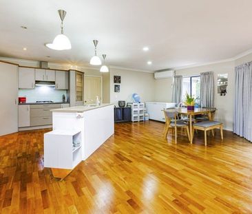 Spacious 4BR Rosehill Retreat with AC & BBQ - Photo 6