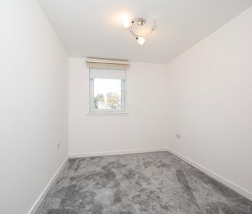 Two bed, ground floor, unfurnished apartment with secure barrier pa... - Photo 2