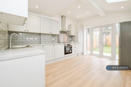 3 bedroom terraced house to rent - Photo 5