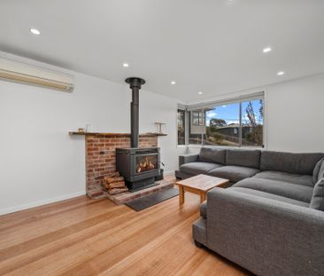 Modern Three Bedroom Home - Photo 4