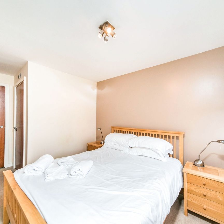 London Street, Reading, Berkshire, RG1 - Photo 1