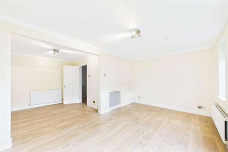 Winterbourne Walk, Frimley, Camberley, Surrey, GU16 - Photo 2