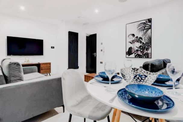 6 Beds 6 Baths - Photo 1