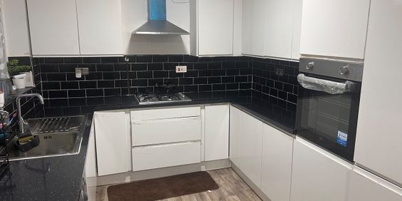 Room in a Shared House, Gill Street, M9 - Photo 3