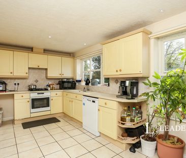 4 bedroom house to rent Holywell Close, Orpington, BR6 - Photo 6