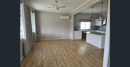 4 Bed Unit (Upstairs) - TANILBA BAY - Photo 2