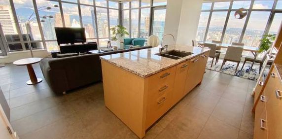 FURNISHED LUXURY*HEARTofDT*SPECTACULAR VIEW*KING/QUEEN+OFFICE+2 DECKS! - Photo 2