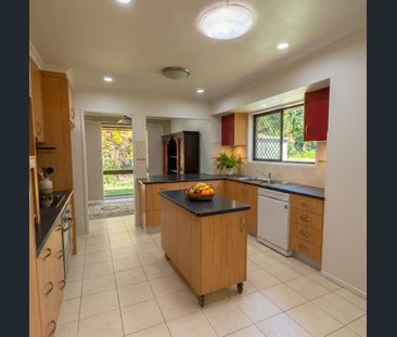 Immaculate Family Home with Air-Conditioning & Modern Upgrades - Photo 6