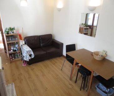 Unit 2, 27 Cromwell Road, Belfast, BT7 1JW - Photo 2