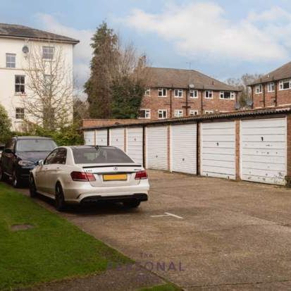 2 bedroom property to rent in Surbiton - Photo 1