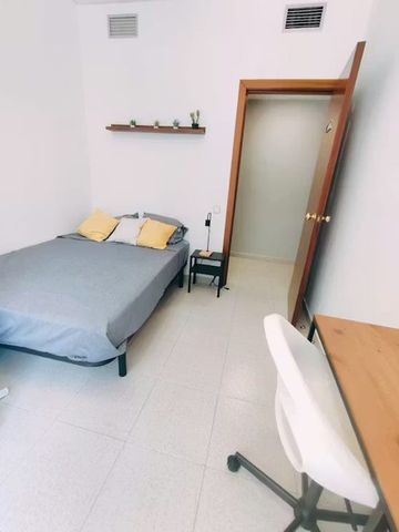 Via Laietana, Barcelona, Catalonia 08003 - Photo 4