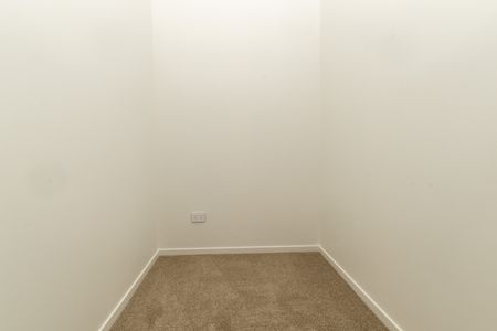 2 bedroom townhouse - Photo 2