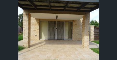 EXECUTIVE FAMILY HOME IN A QUIET COURT - Photo 5