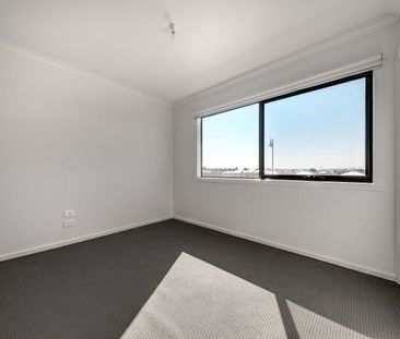 6/1 Village Way Pakenham VIC - Photo 2