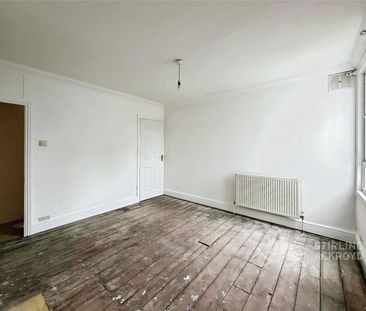 Queens Road, Farnborough, GU14 6JZ - Photo 1