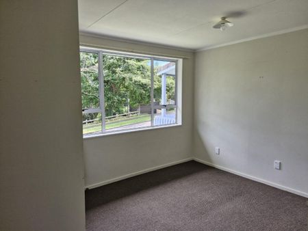 15 Rossiter Crescent, Lynmouth, New Plymouth - Photo 4