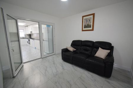 5 bedroom terraced house to rent - Photo 2