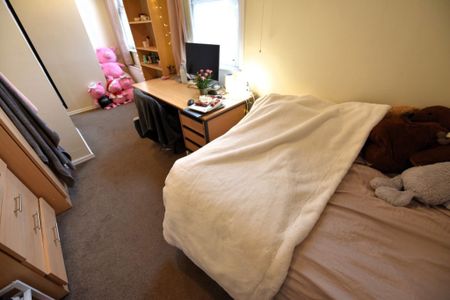 5 bedroom House in Brudenell Road, Leeds - Photo 5