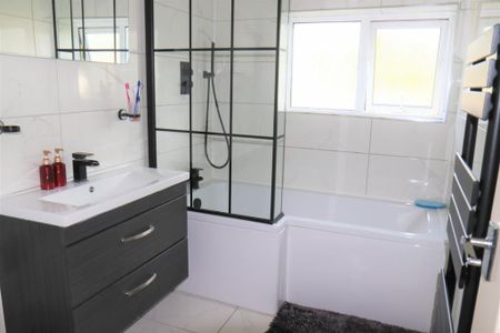 3 bedroom detached house to rent - Photo 4