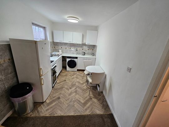 1 Bed Flat, Haydons Road, SW19 - Photo 1