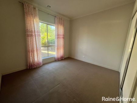 24 Westerfolds Terrace, Caroline Springs, VIC 3023 - Photo 5