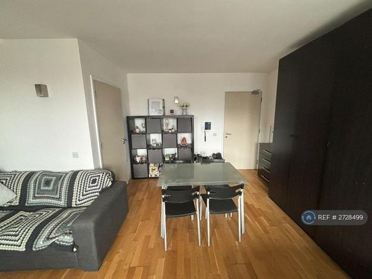 Studio to rent - Photo 1