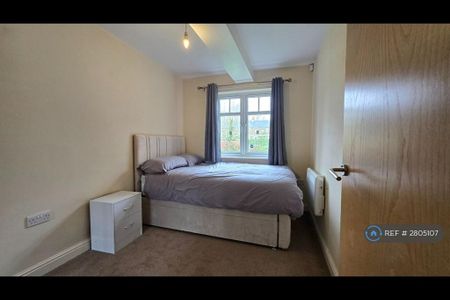 2 bedroom flat to rent - Photo 2