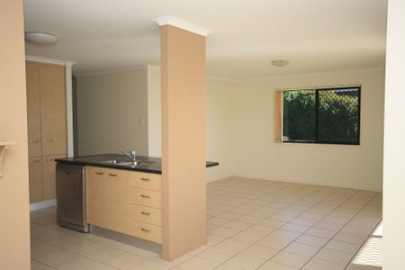 6 Leonie Court - Photo 2