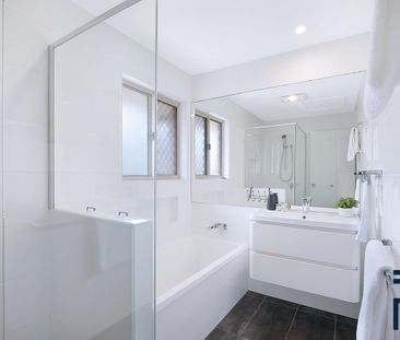 Available Now 3 bedroom townhouse just repainted! - Photo 1