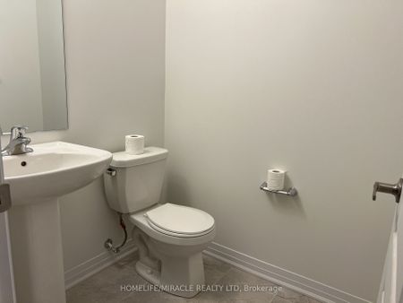For Lease - 122 Varsity Drive, Welland, Ontario - Photo 3