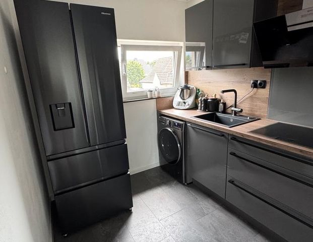 Frisch renovierte 2,5-Zimmer-Wohnung mit hochwertiger Einbauküche - Photo 1