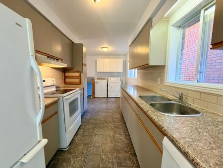 For Lease - 35 Buchanan Street, Barrie, Ontario - Photo 2