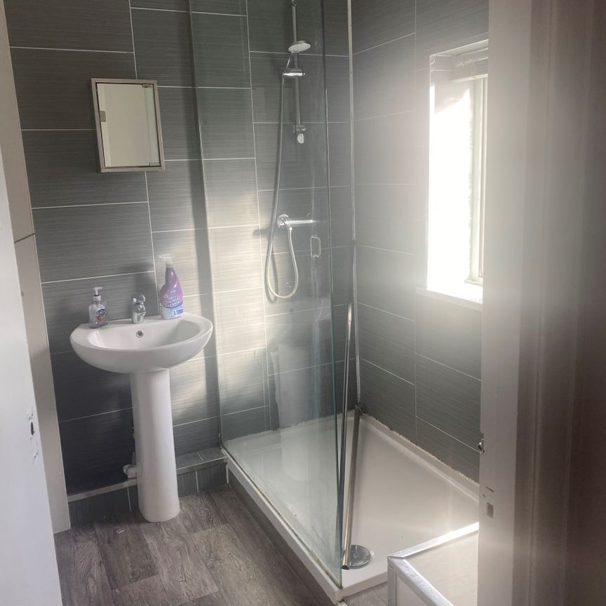 13 Premier Road, South Shields - Photo 1