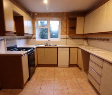 3 bedroom semi-detached house to rent - Photo 3