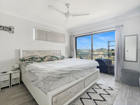 Waterfront Unit in Sought after Location! - Photo 5