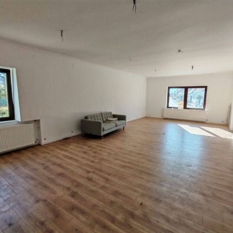 Apartament la casă, curte proprie, zona Gusterita - Photo 1