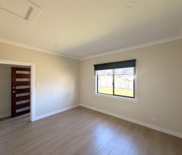Renovated 4 Bedroom Home - Photo 5