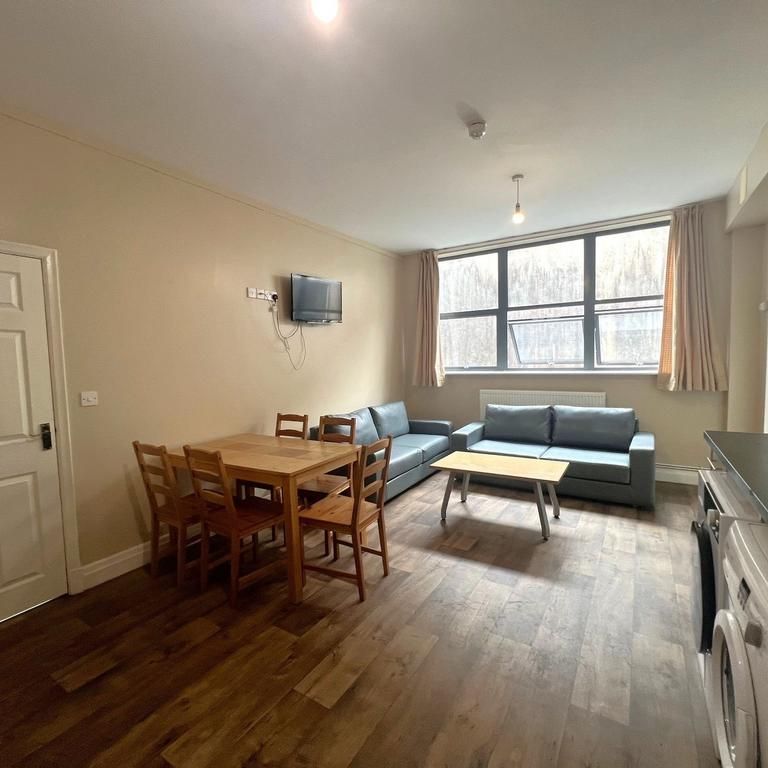 5 bedroom flat to rent - Photo 1