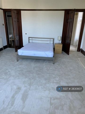 4 bedroom flat to rent - Photo 3