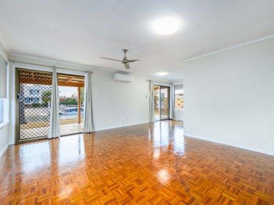 27 Vaggelas Crescent, Biggera Waters - Photo 1
