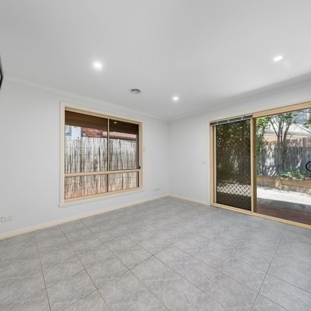 Walking distance to Lalor Station! - Photo 2