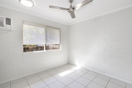 9/15 Second Avenue, Railway Estate - Photo 2