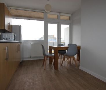 1 bedroom in a flat share to rent - Photo 3
