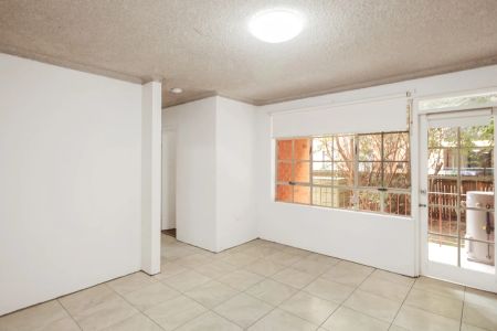 UPDATED 2-BEDROOM APARTMENT IN GREAT LOCATION! - Photo 3