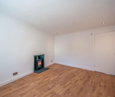 2 bedroom cottage to rent - Photo 2