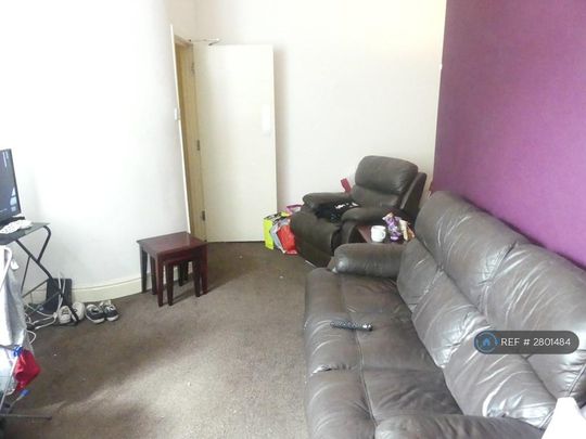 3 bedroom flat to rent - Photo 1