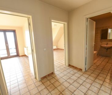 Ruim INSTAPKLAAR appartement te Oeselgem met 2 slaapkamers en GARAGE. - Foto 5