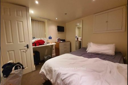 5 Bedroom Student Properties in Leeds - Photo 2