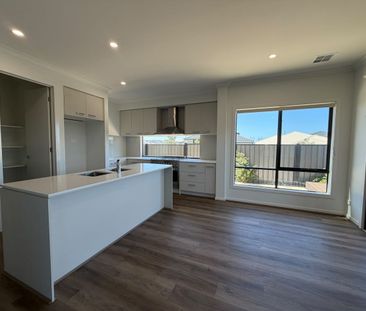 Spacious 4-Bedroom Family Home - Photo 5